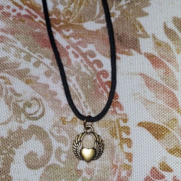 Unsure Jewelry - Heart with wings rope necklace